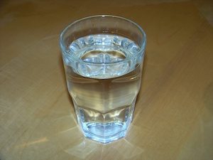 Wasser aus Wasserspender